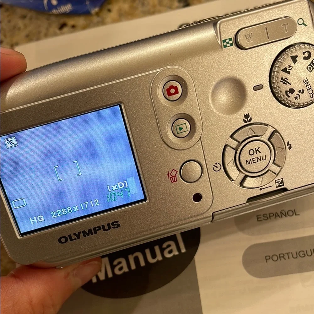 Olympus D-545 Zoom Camedia Digital Camera Kit 1GB XD Card - Battery Charger Case